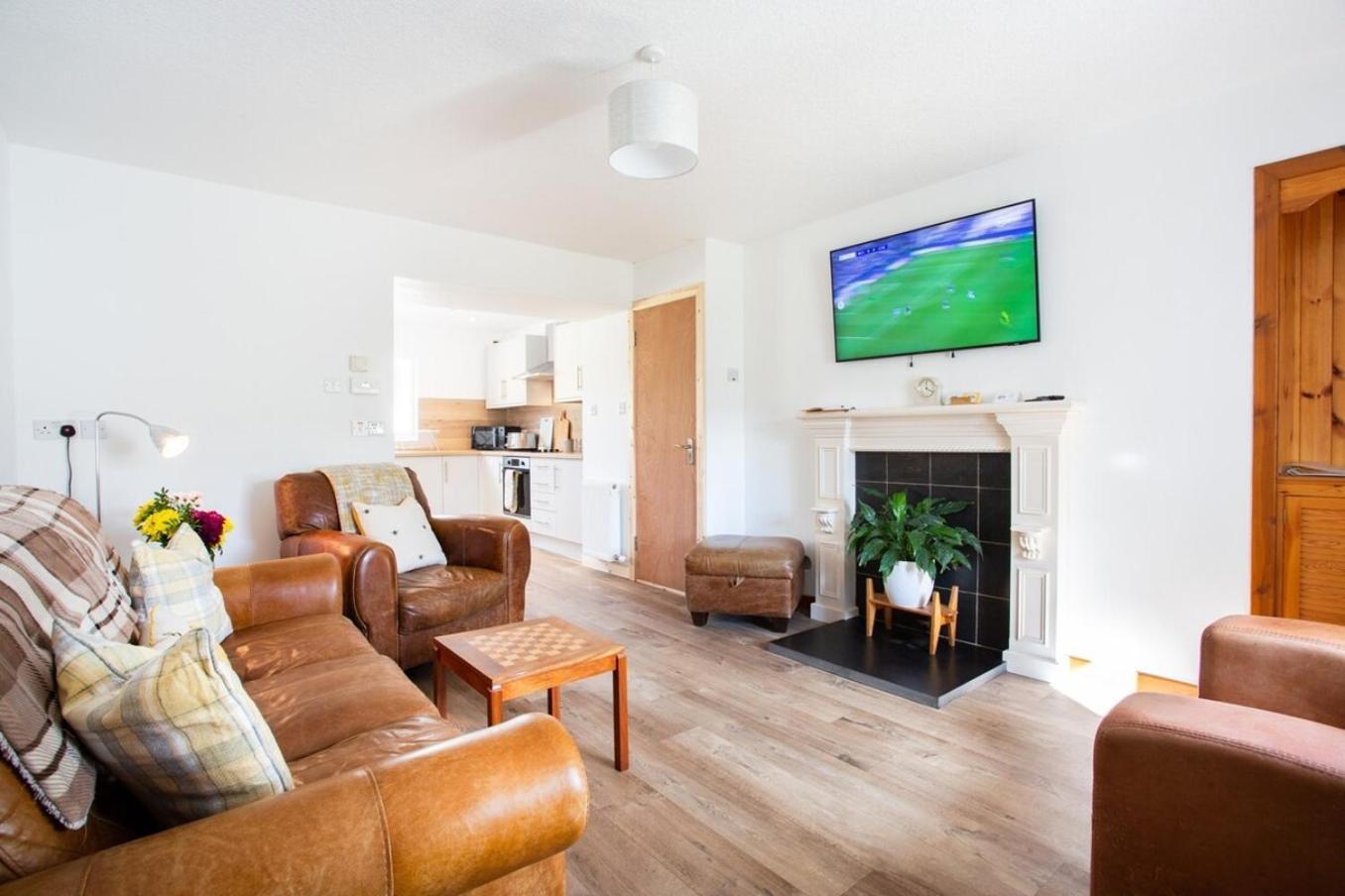 Mike'S 3-Bedroom Countryside Cottage Alness Exterior foto