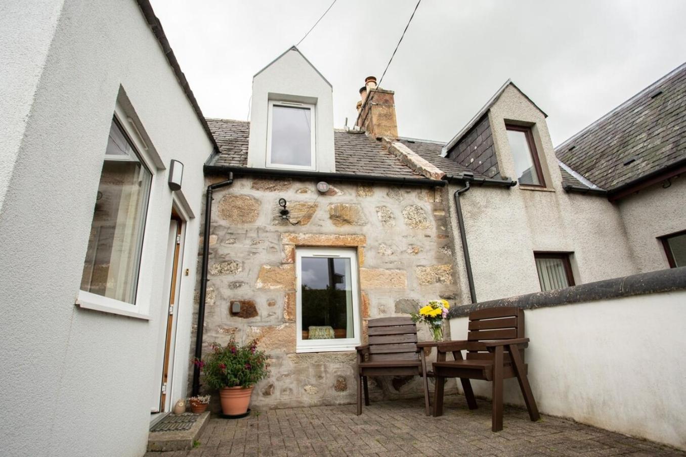 Mike'S 3-Bedroom Countryside Cottage Alness Exterior foto